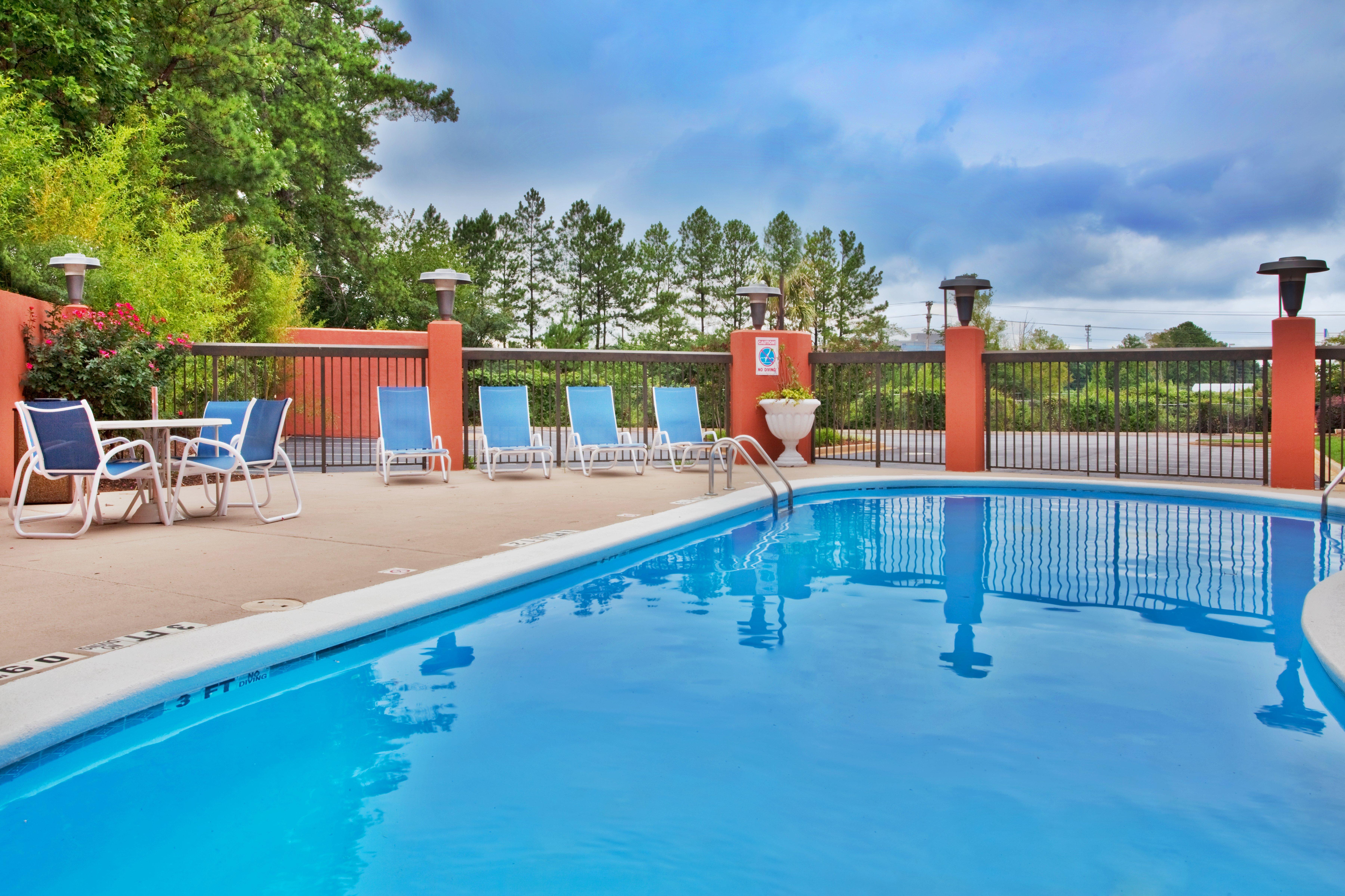 Holiday Inn Express Hotel & Suites Lawrenceville By Ihg Exterior photo