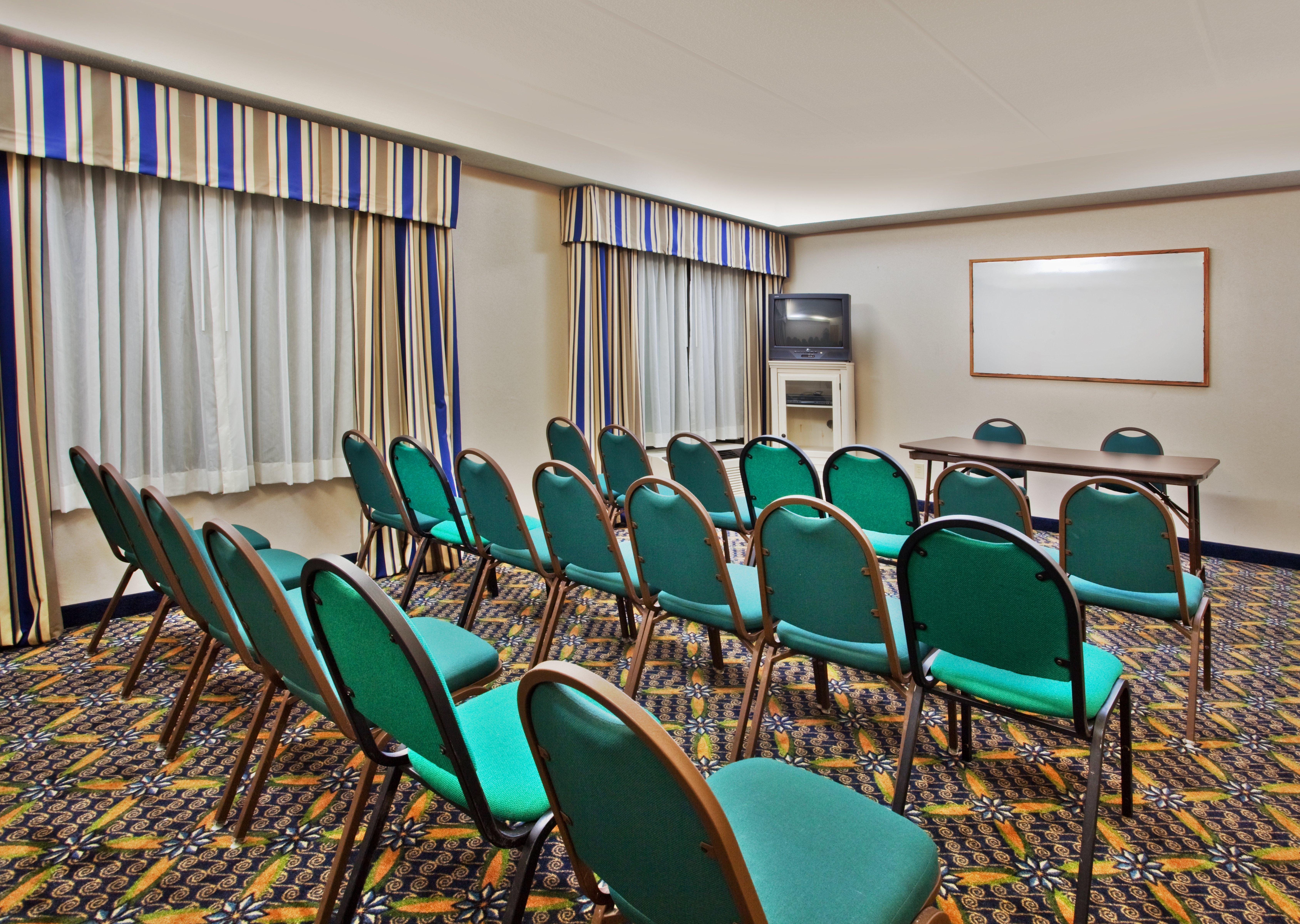 Holiday Inn Express Hotel & Suites Lawrenceville By Ihg Exterior photo