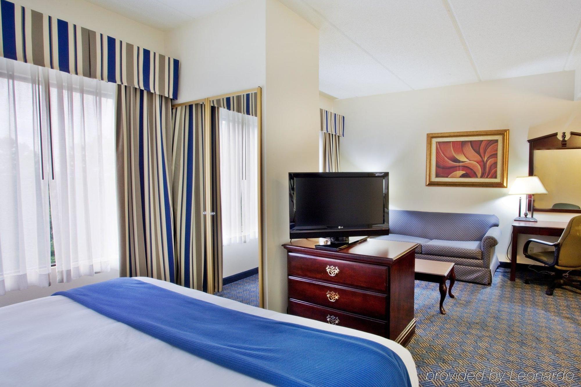 Holiday Inn Express Hotel & Suites Lawrenceville By Ihg Exterior photo