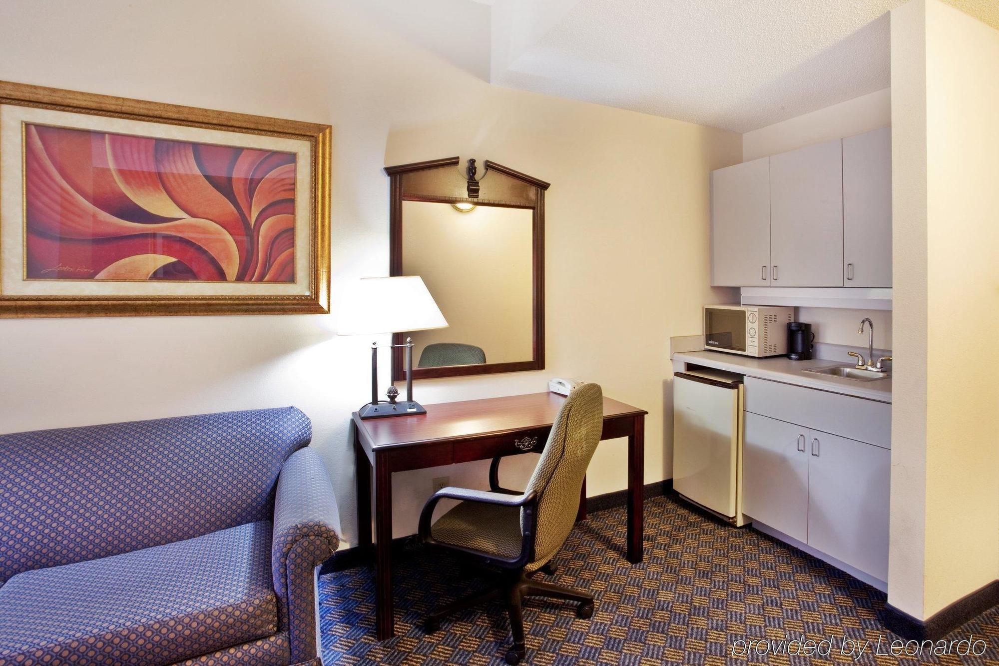 Holiday Inn Express Hotel & Suites Lawrenceville By Ihg Exterior photo